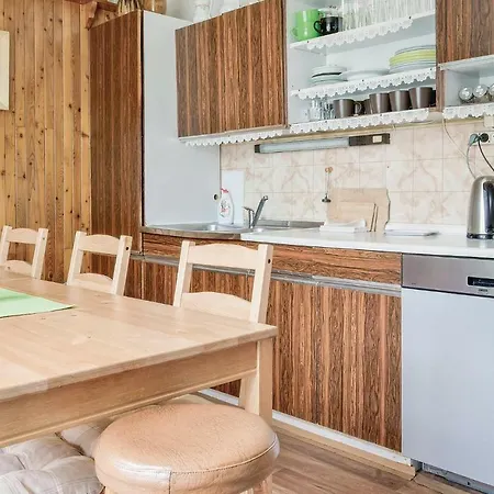 Сasa de vacaciones Four Bedroom Holiday In Cerny Dul